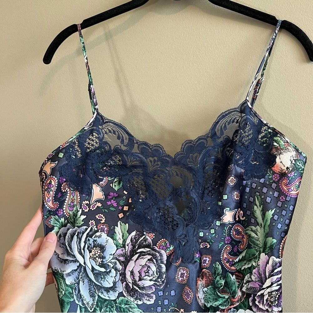 ✨ Vintage Gold Label Victoria’s Secret Blue Lace Floral Satin Slip Small - Picture 2 of 10